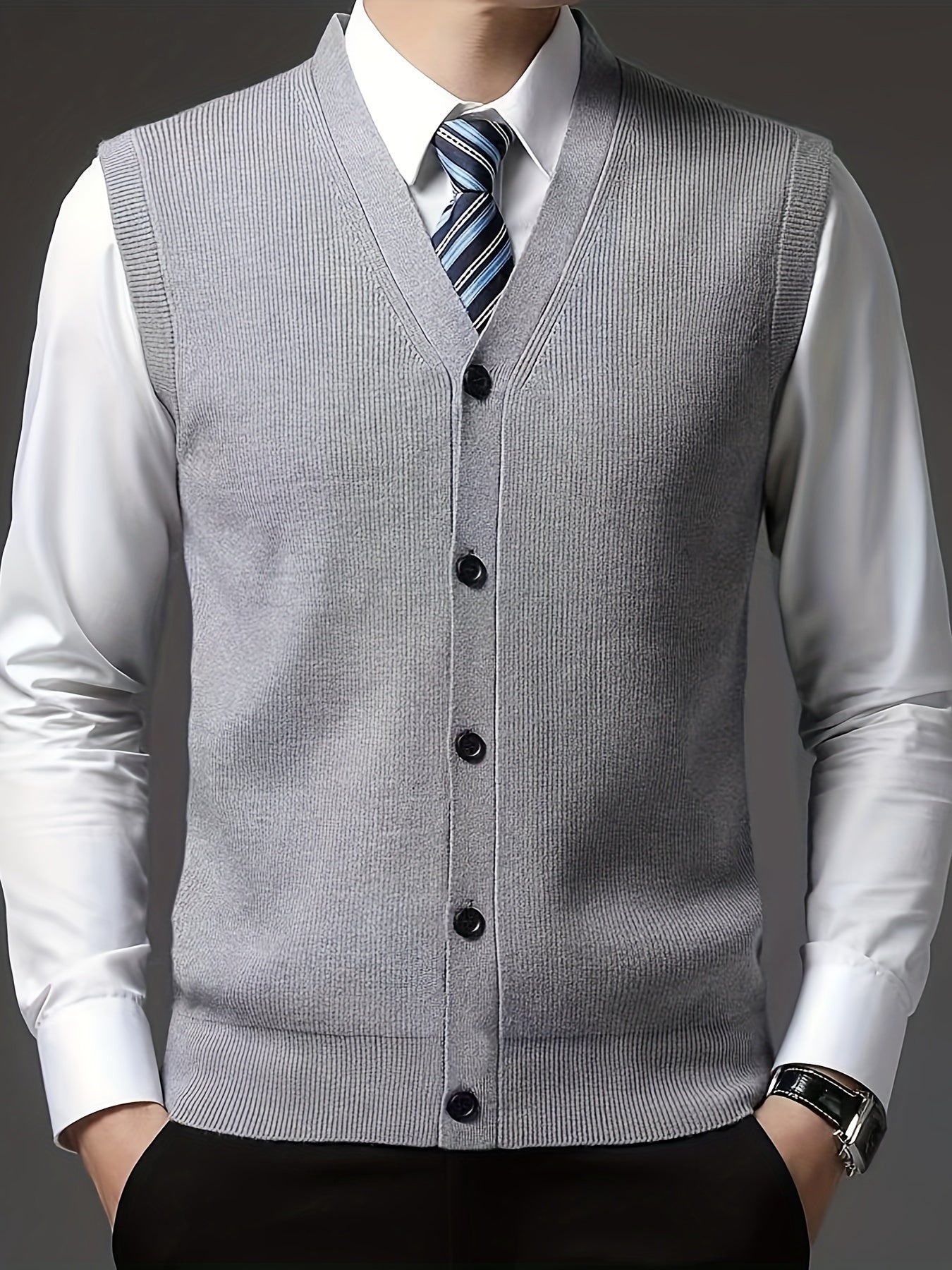 Gilet à col en V de couleur unie tricoté confortable et à la mode pour hommes 1 pièce (Jiang Xuyu)